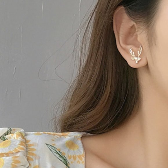 ♠️ NEW Reindeer Earrings in Gold - Picture 5 of 7